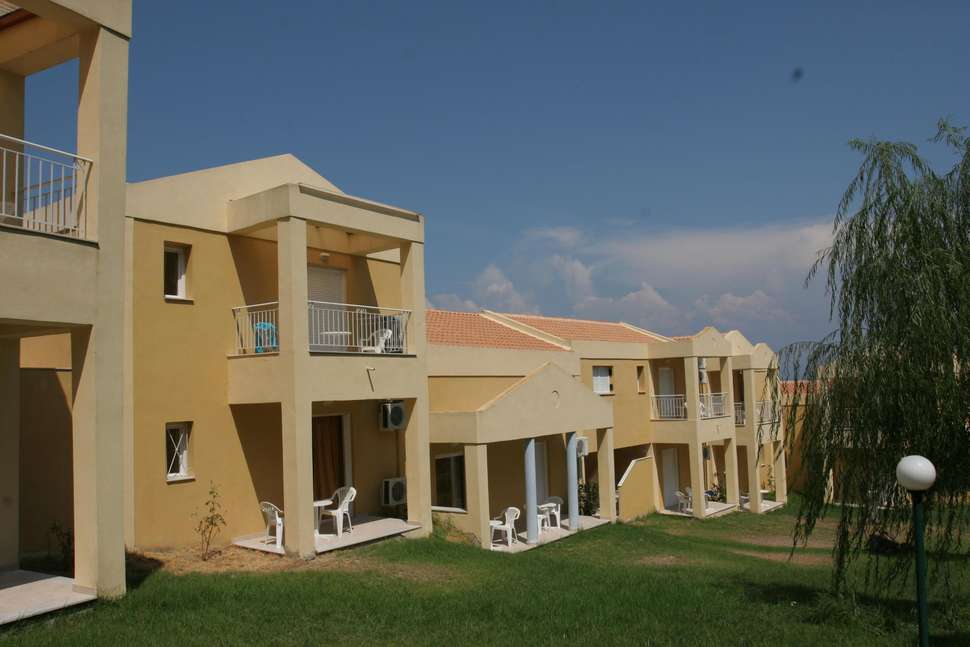Een foto van de buitenkant van Olympion Village Hotel