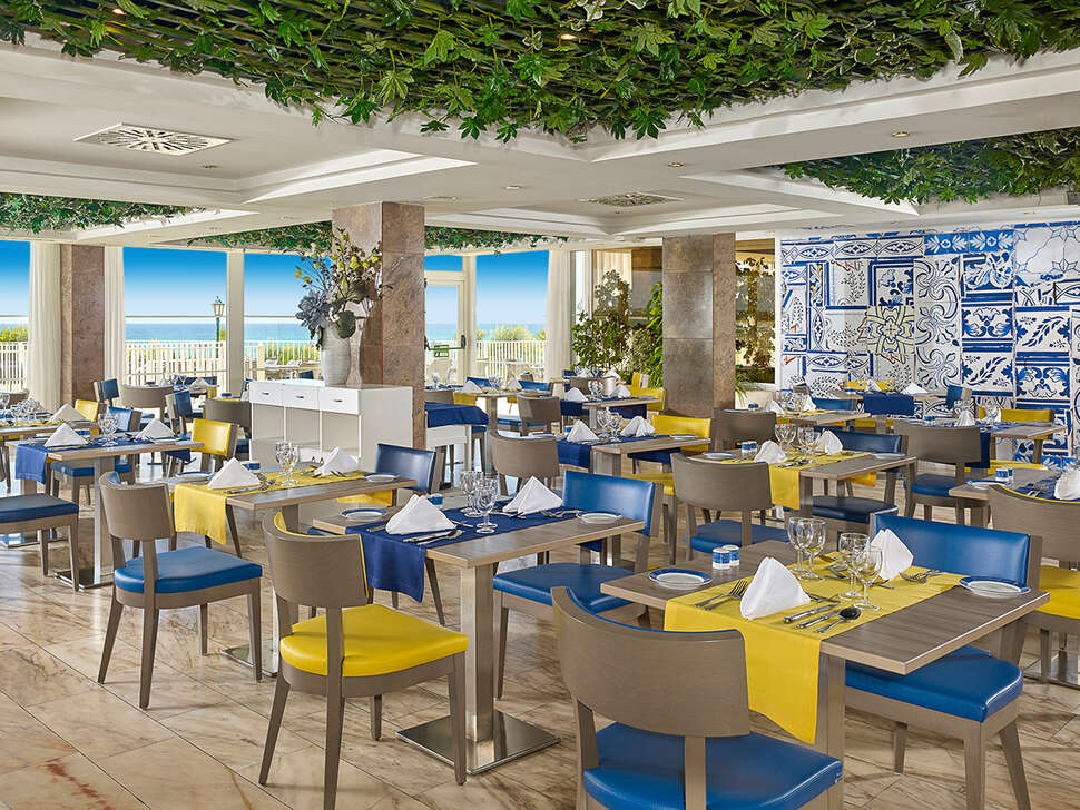 Een foto van de faciliteiten bij Holiday Inn Algarve Armacao de Pera