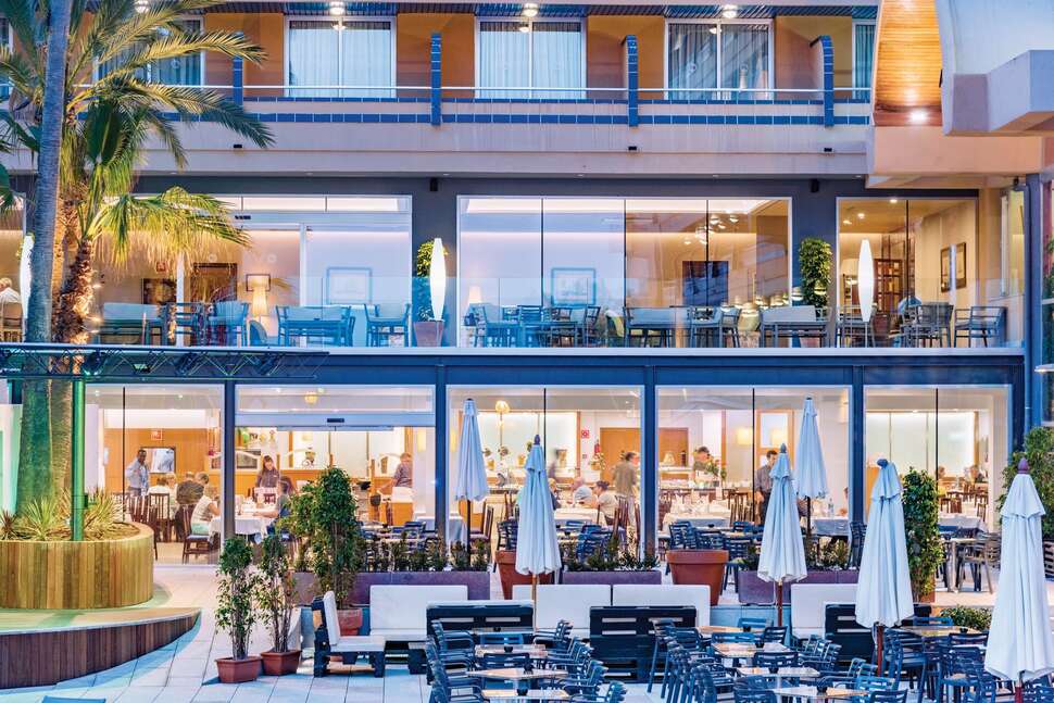 Ein Foto von der Terrasse im 4R Hotel Playa Park