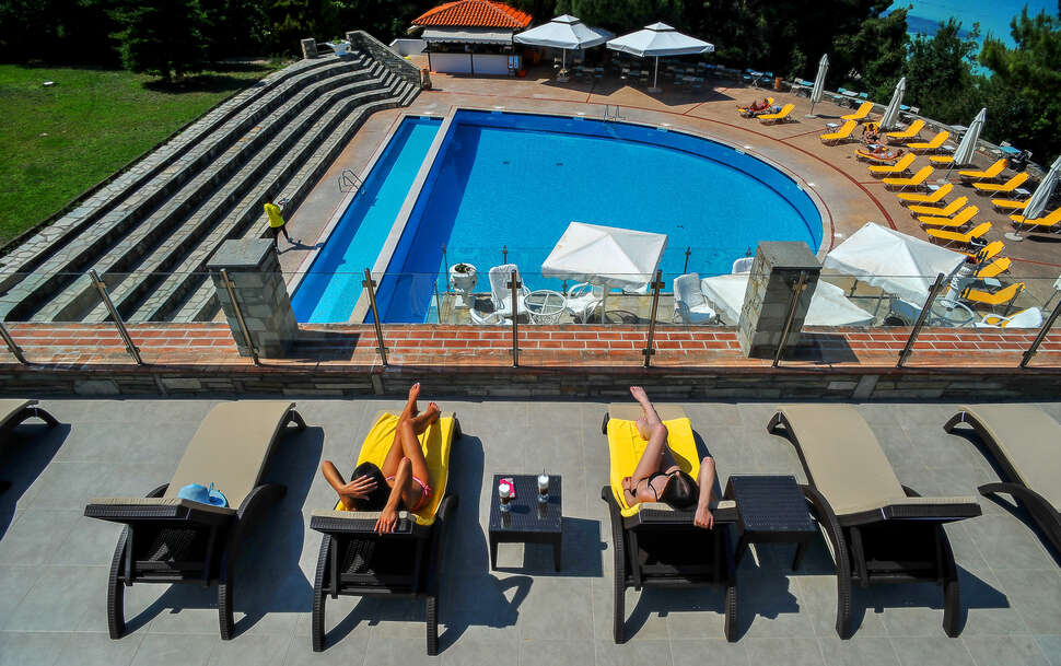 Een foto van het zwembad bij Alexander The Great Beach Hotel
