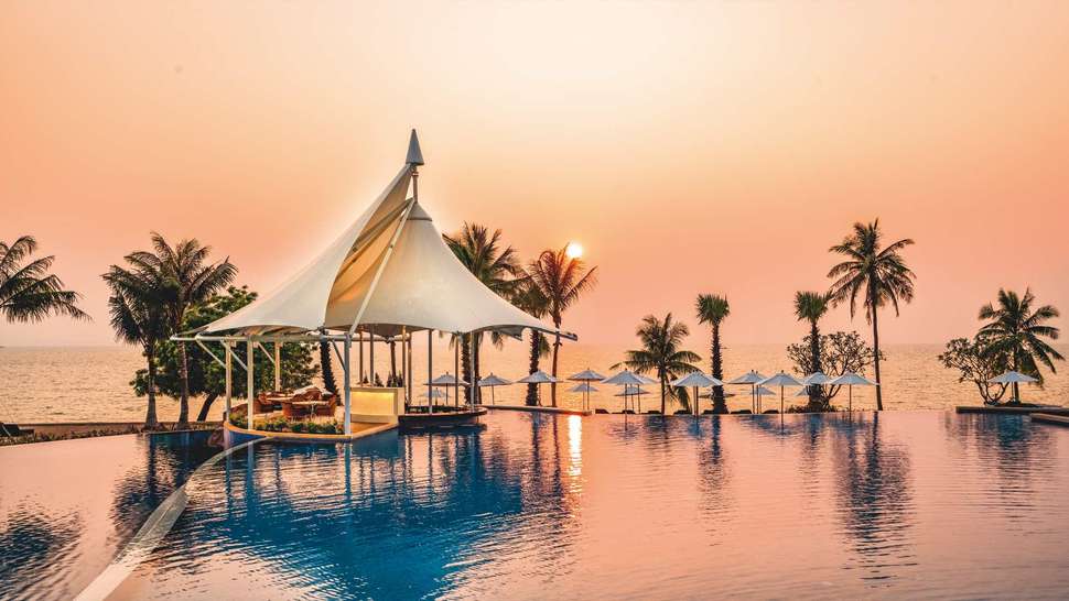 Ein Foto vom Pool im Mövenpick Siam Hotel Pattaya