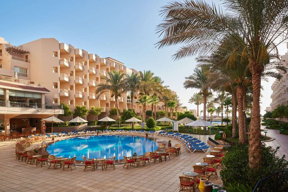 Een foto van het zwembad bij Sea Star Beau Rivage