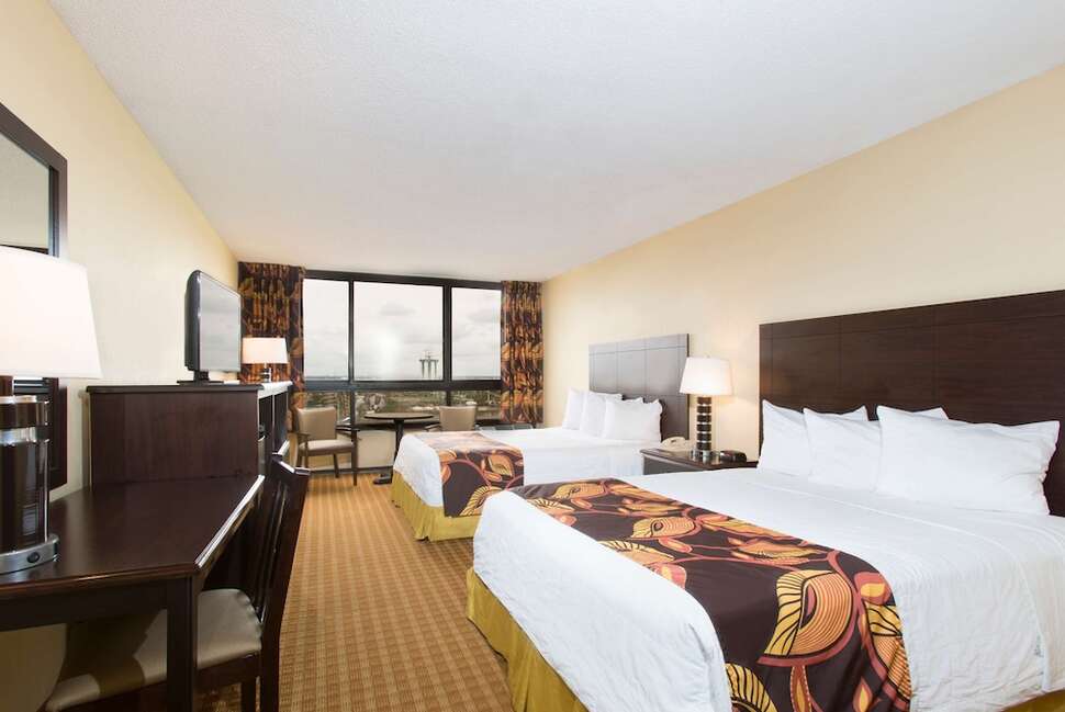 Ein Foto Ramada Plaza by Wyndham Orlando Resort & Suites Intl Drive
