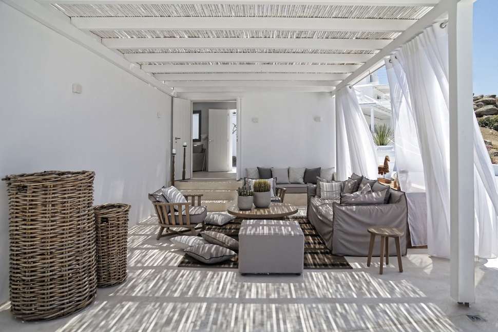Een foto van het terras bij Livin Mykonos Hotel
