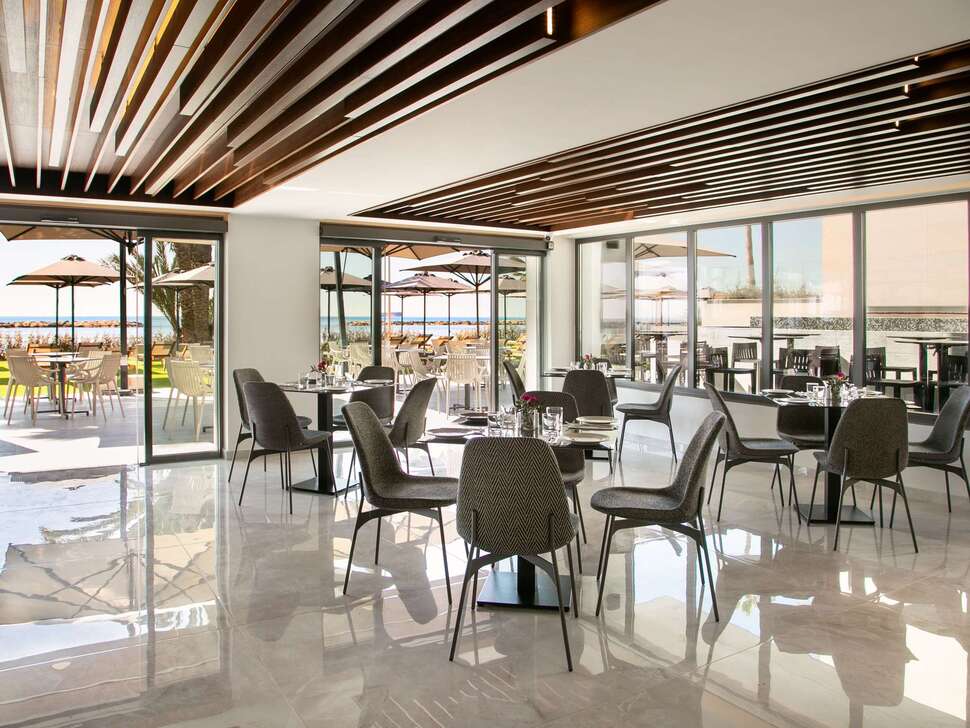 Ein Foto Mercure Larnaca Beach Resort