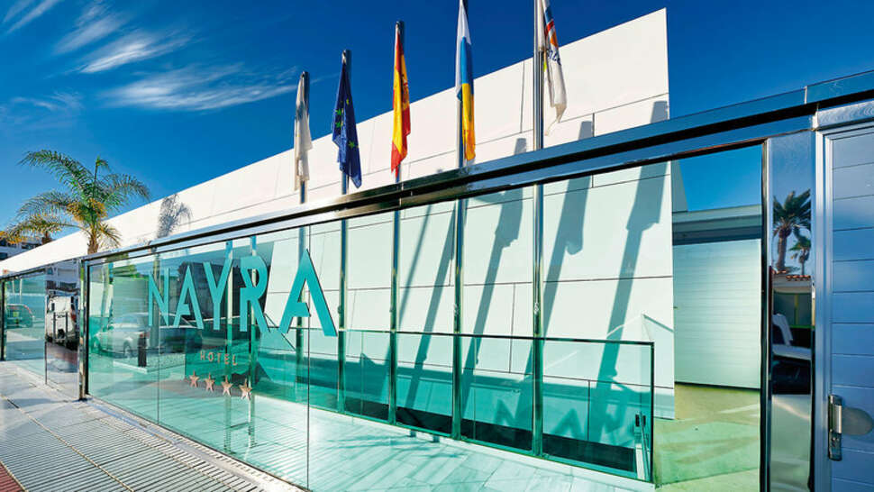 Ein Foto von der Außenansicht des Hotel Nayra