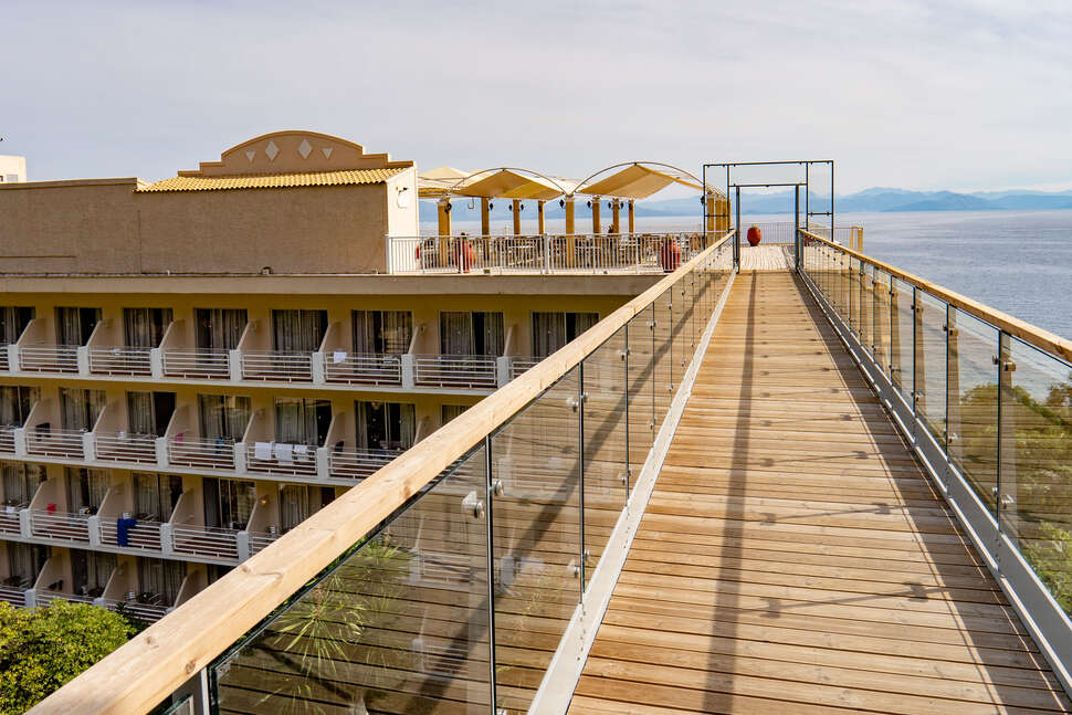 Een foto van de buitenkant van Hotel Valmar Corfu by Louis Hotels