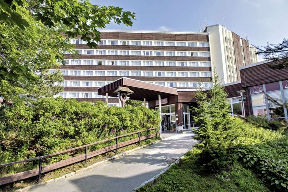 Ein Foto von der Außenansicht des Ahorn Hotel Am Fichtelberg