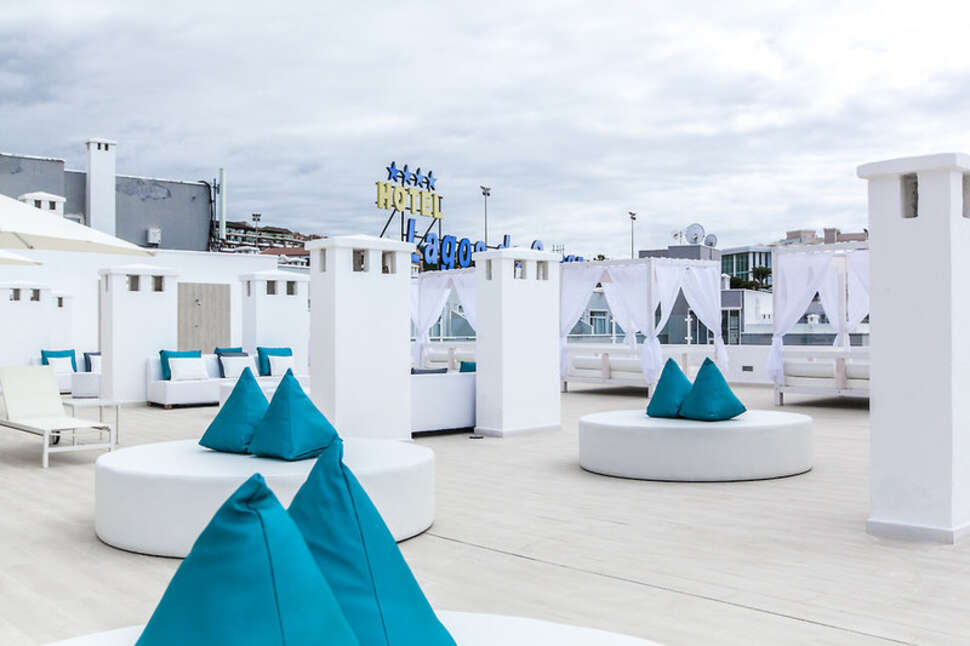 Een foto van het terras bij Blue Sea Hotel Lagos de Cesar
