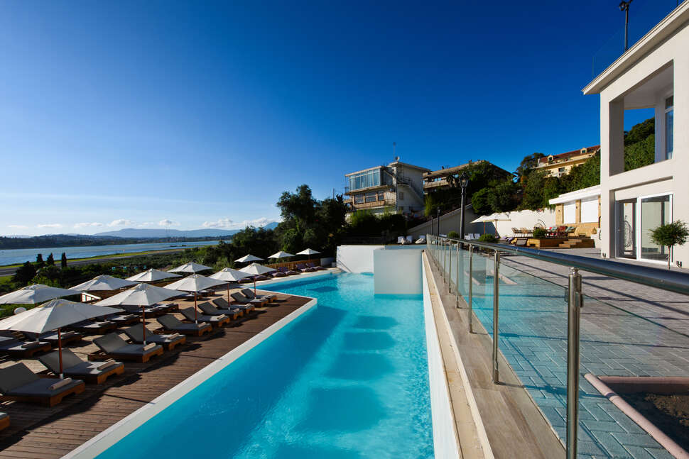 Ein Foto vom Pool im The Royal Grand Hotel