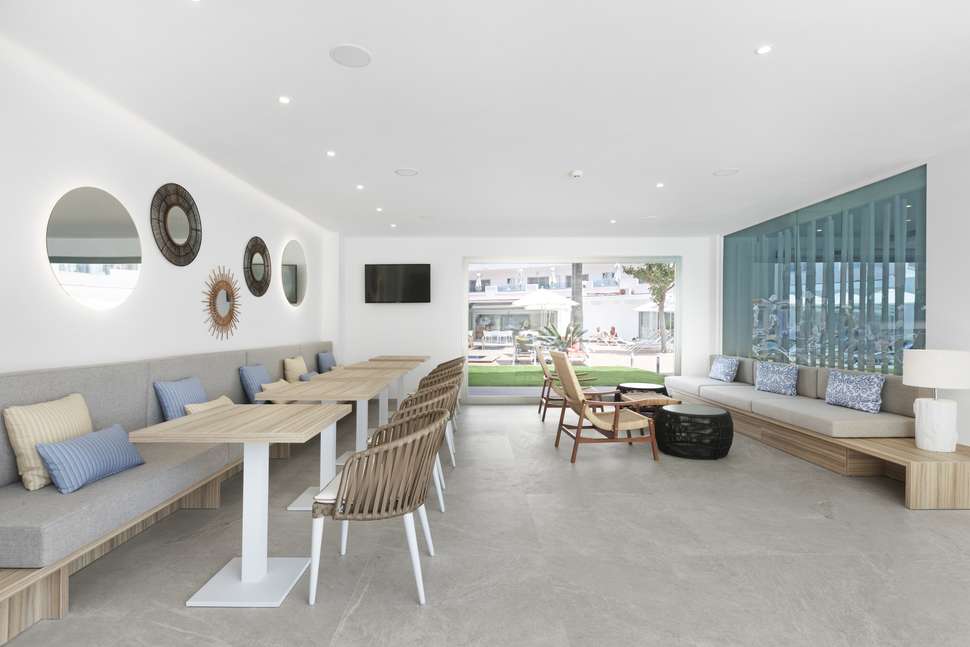 Een foto van het interieur van Metropolitan Playa JUKA Aparthotel