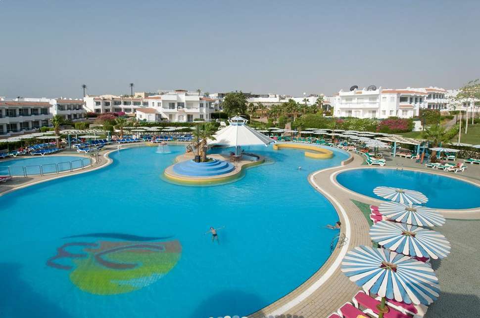 Een foto van het zwembad bij Dreams Beach Resort Sharm El Sheikh