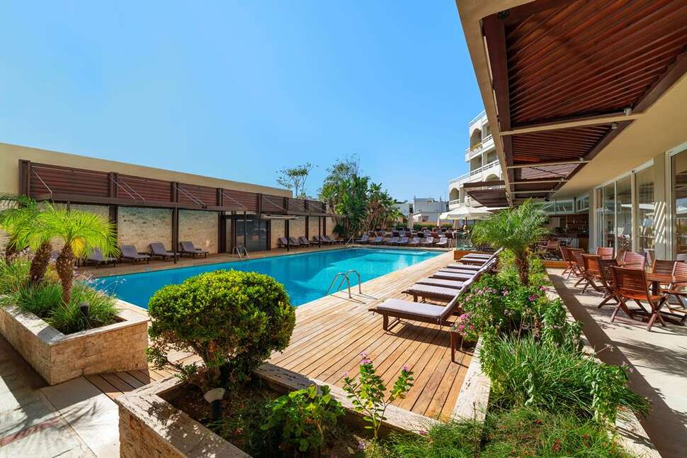 Ein Foto vom Pool im Athineon