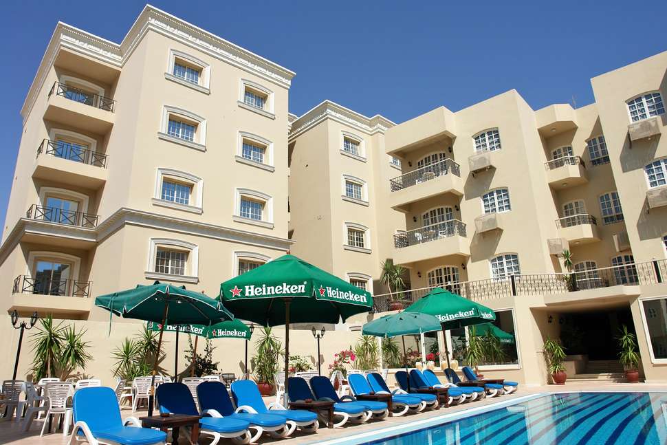 Een foto van het zwembad bij Elysees Dream Beach Hotel