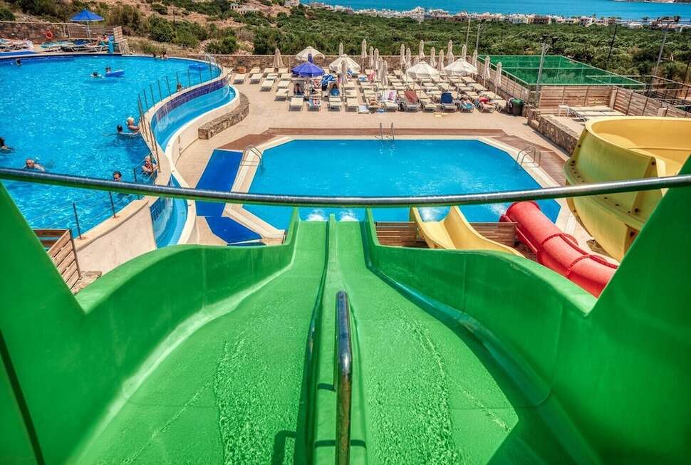 Een foto van het zwembad bij Elounda Water Park Residence Hotel