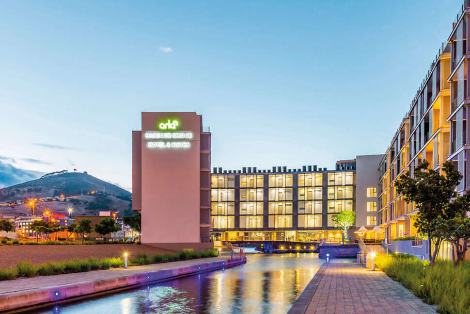 Harbour Bridge Hotel&Suites.