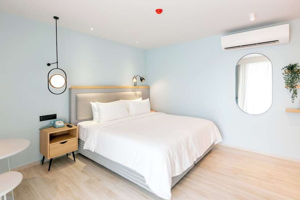 The Sacha Aparthotel.