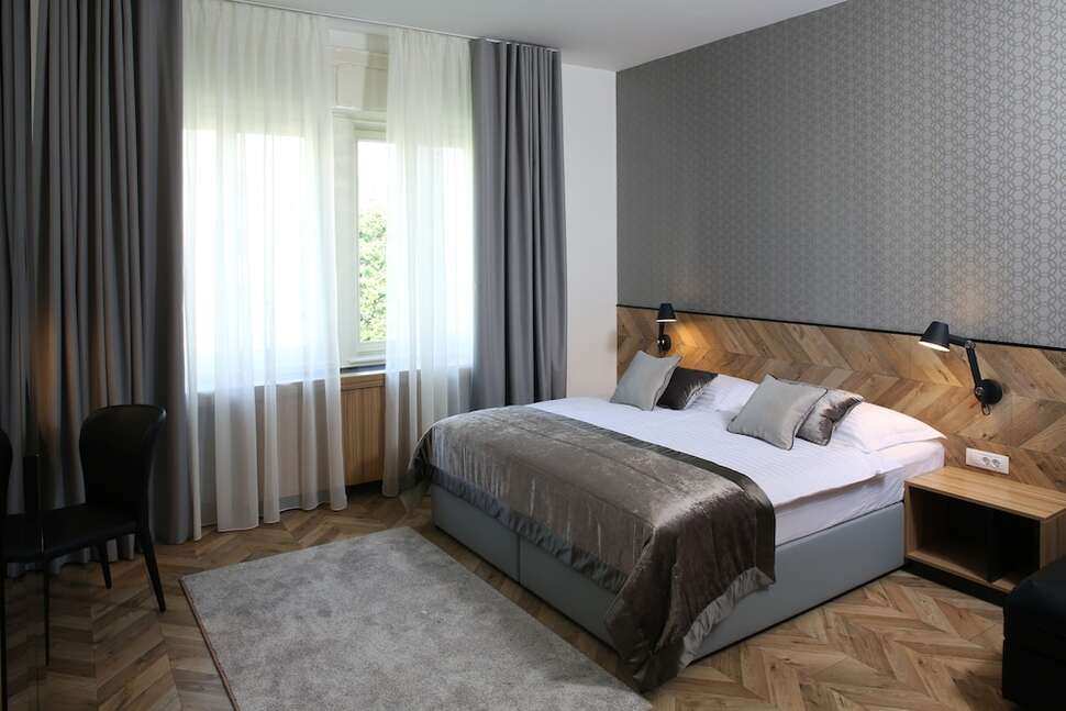 Urban Hotel