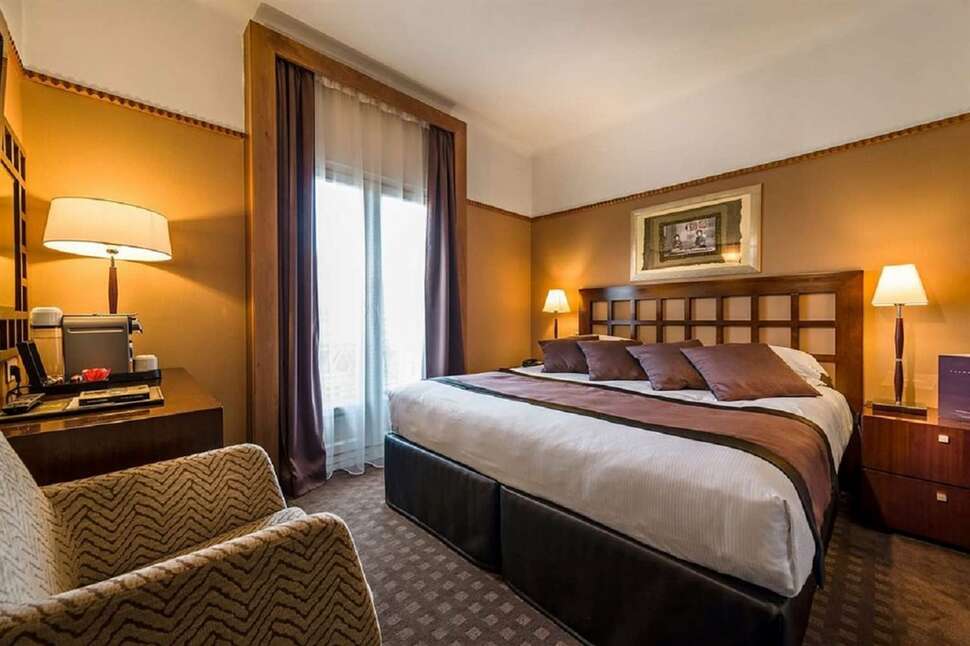 Best Western Plus Hotel Mercedes Arc de Triom