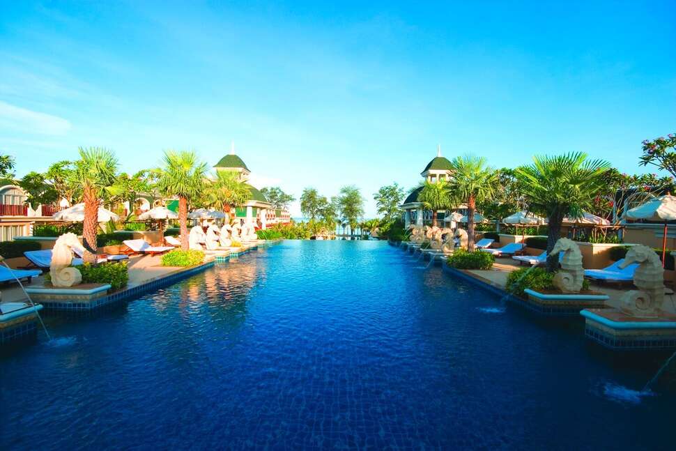 Phuket Graceland Resort&Spa.