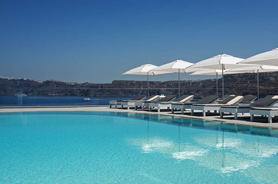 Acroterra Rosa Luxury Suites & Spa