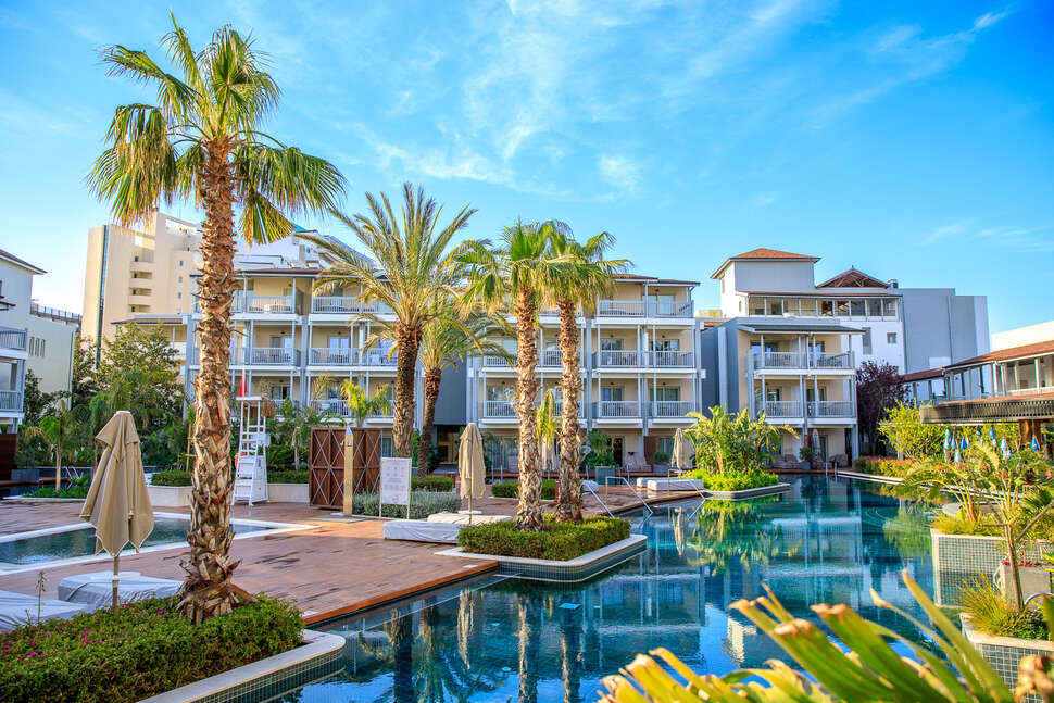 Lara Barut Collection.