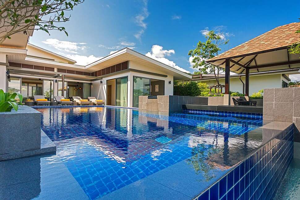 CasaBay Luxury Pool Villa.