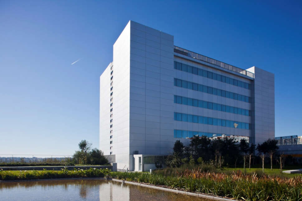 Mercure Lisboa Almada Hotel.