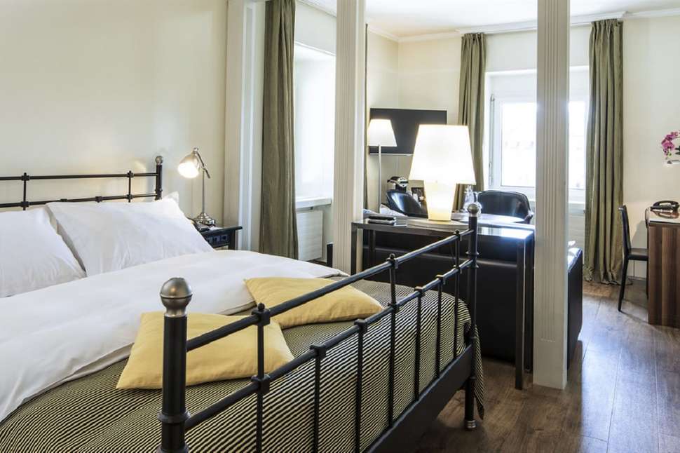 Central Plaza Hotel