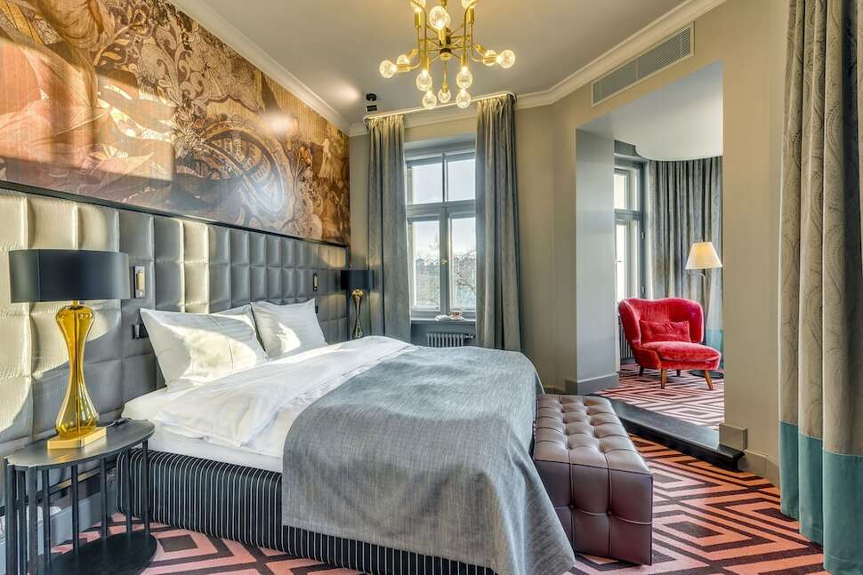 Grand Poet Hotel