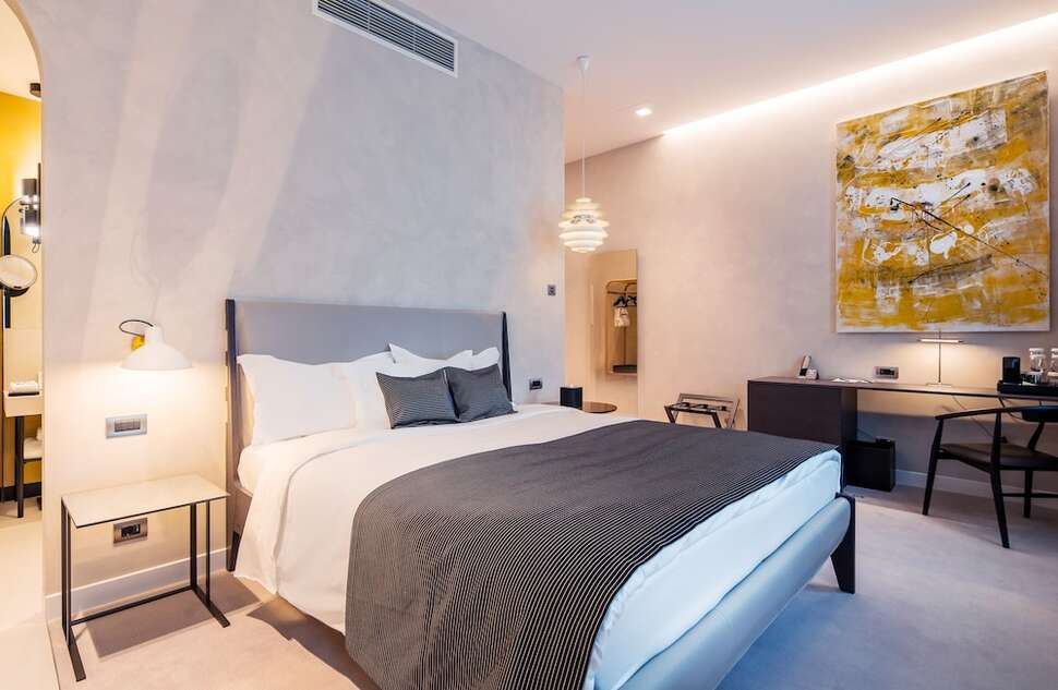 Monograph Freedom Square.