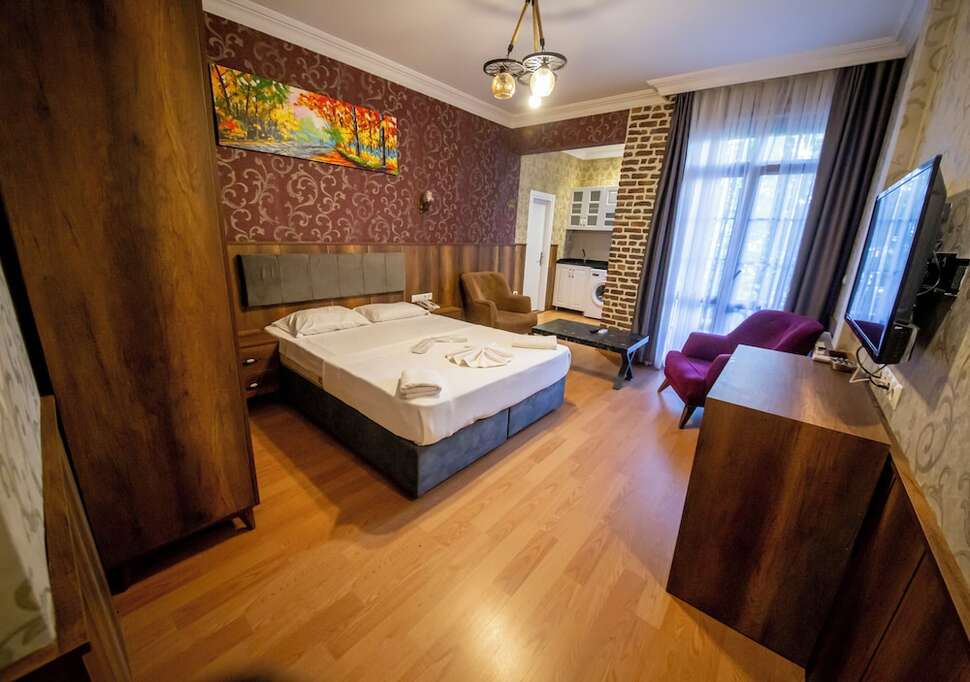 Royal Garden Suite Hotel