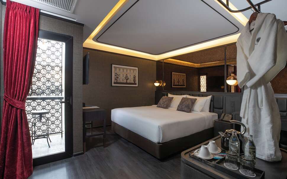 The Gravitique Hotel Khaosan.