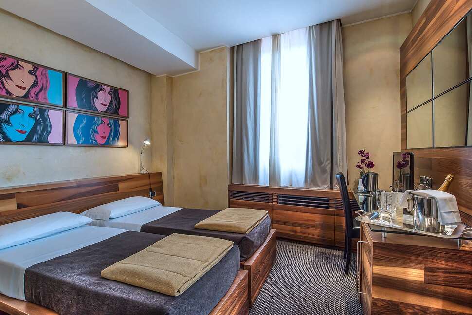 Hotel Tritone