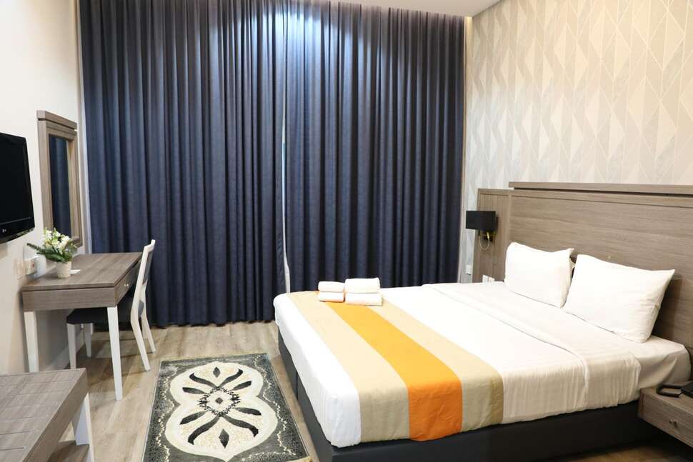 Wescott Plaza Hotel Appartementen L.L.C