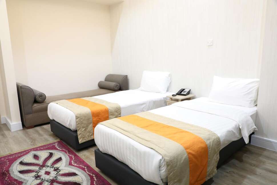 Wescott Plaza Hotel Appartementen L.L.C