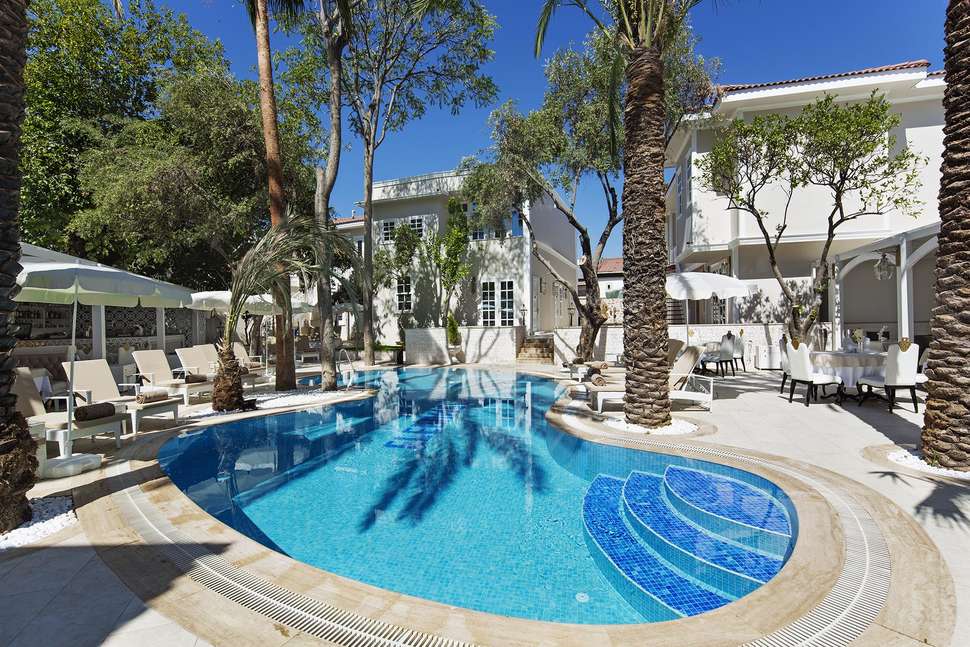 Elegance East Hotel