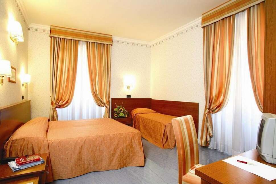 Hotel Dina