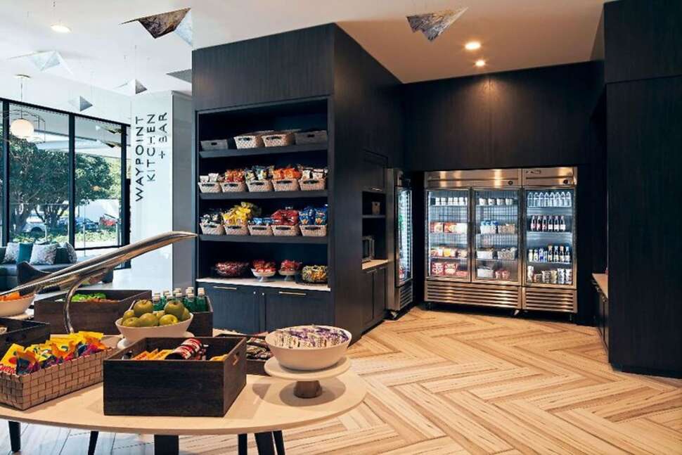 H Hotel Los Angeles Curio Collection by Hilto