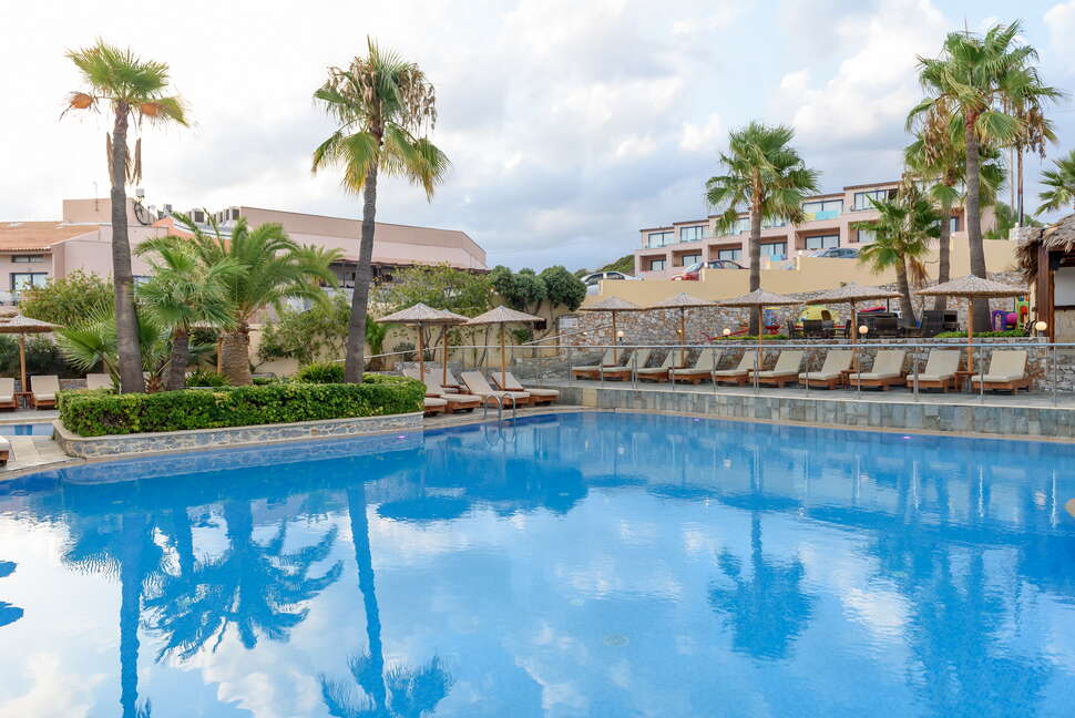 Theo Hotel Agia Marina.