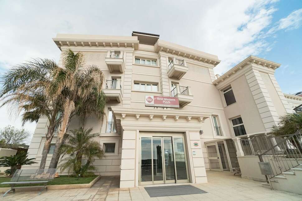 Best Western Plus Hotel Perla Del Porto.