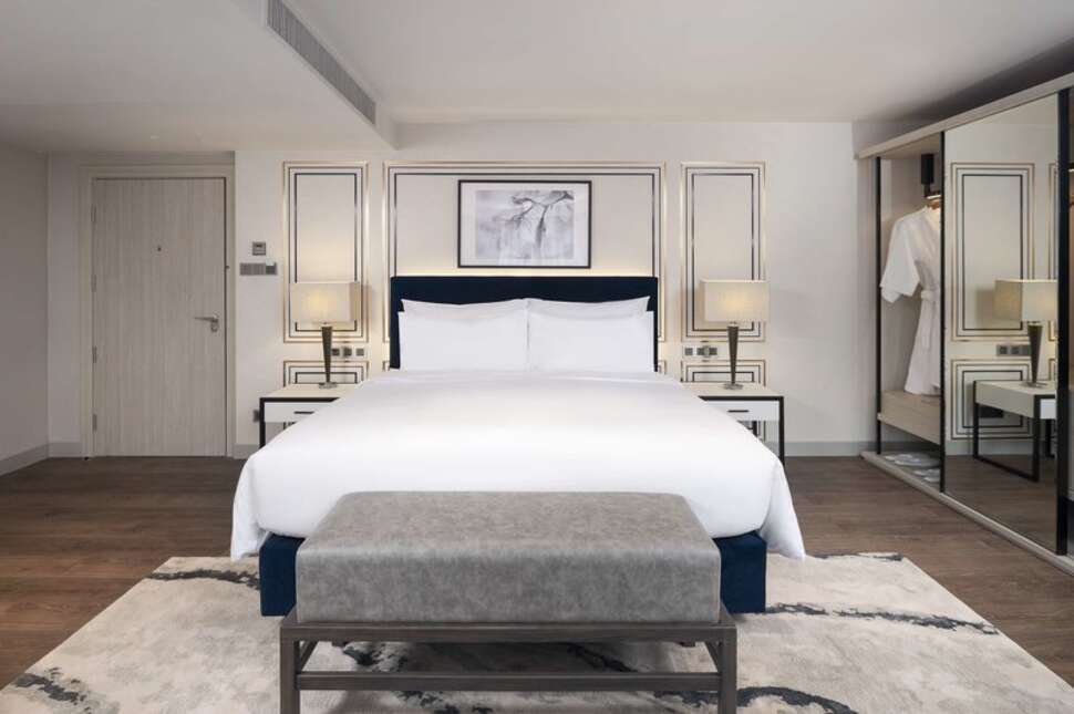 Radisson Hotel Chateau de Bangkok.