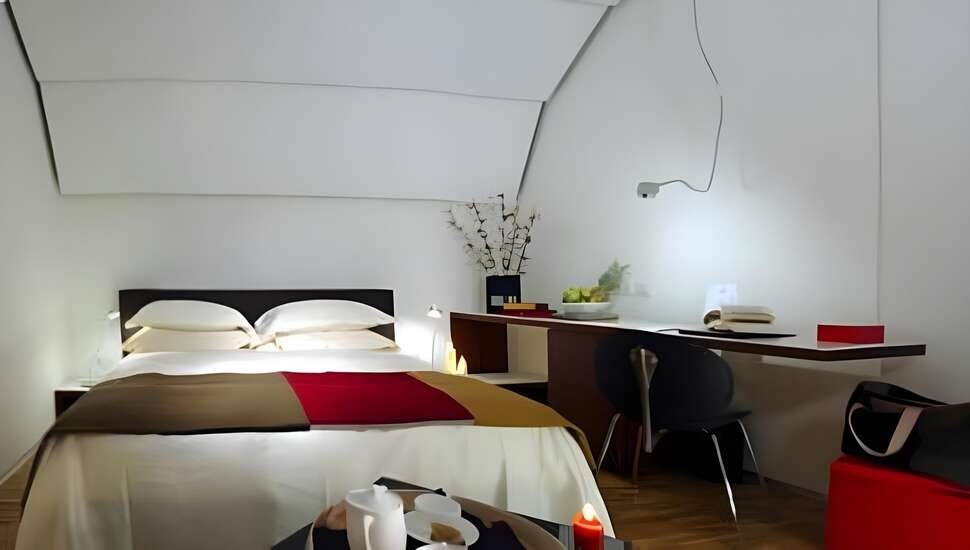 Hotel Black