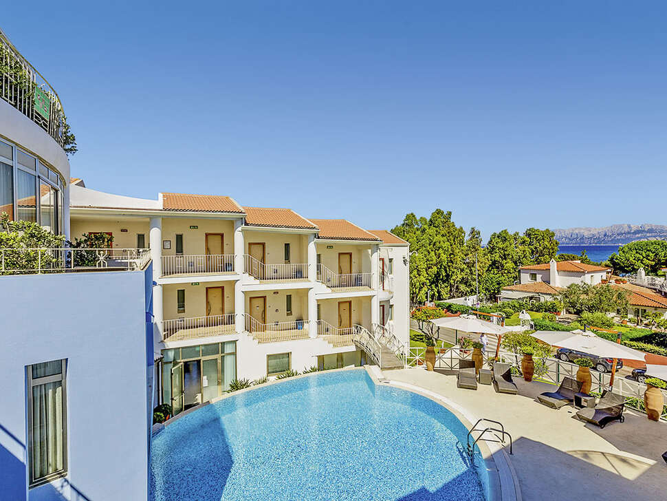 The Pelican Beach Resort&Spa.