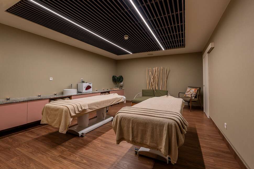 Cenica Porto Hotel Curio Collection by Hilton