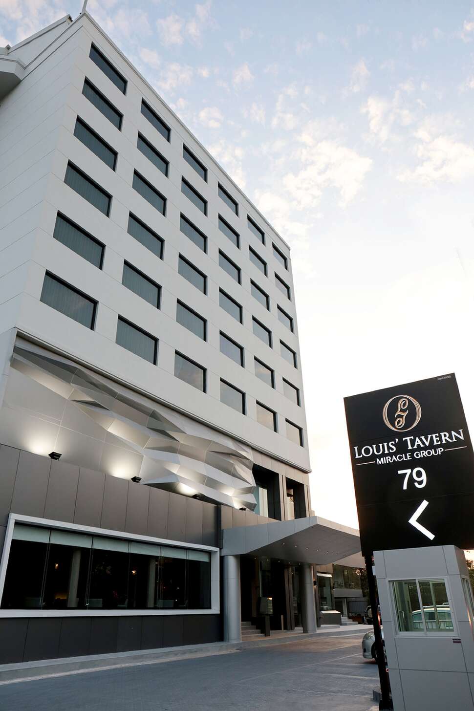 Louis'Tavern Hotel.