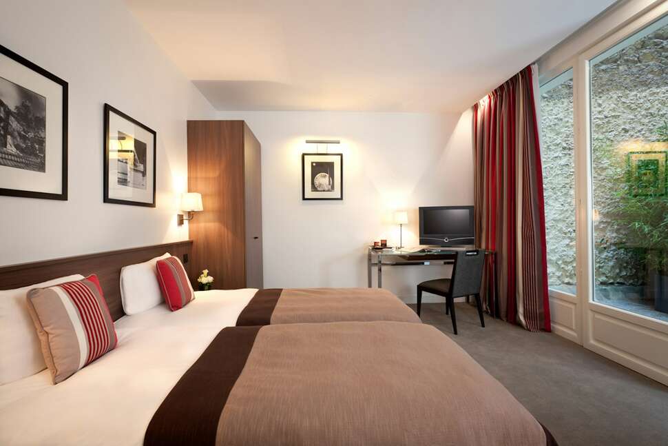 Val Girard Hotel