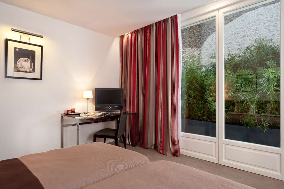 Val Girard Hotel