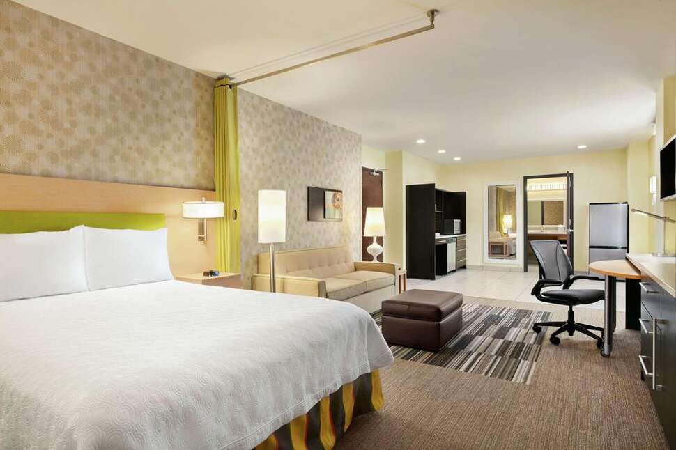 Home2 Suites by Hilton New York Long Island C