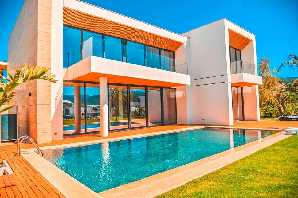 The Norm Collection Door'a.